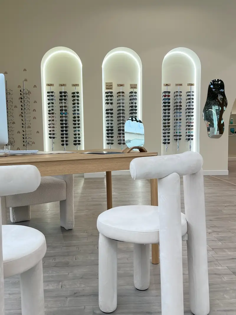 Arches lumineuses Ray-Ban, Gucci, Versace chez Maître Lunetier Servon